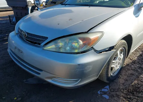 2002 Toyota Camry Le V6 z USA, uszkodzony, nr VIN 4T1BF32KX2U017970